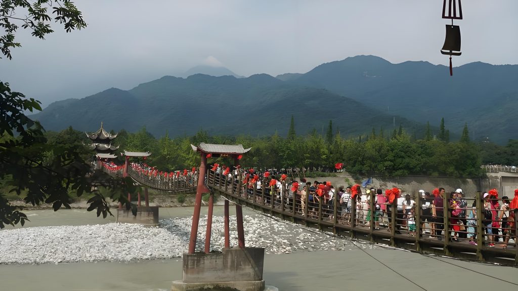 Travel to Chengdu, China—Dujiangyan Scenic Area: Experience the Miracle and Charm of a Millennium-Old Water Conservancy Project